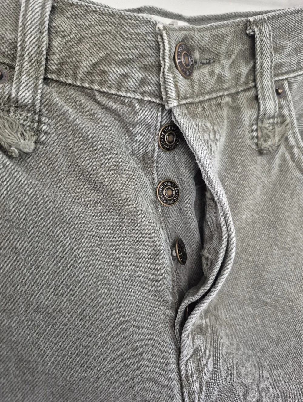 We The Free Free People Button Fly Distressed Denim Shorts 4" Size 26 - Picture 6 of 12